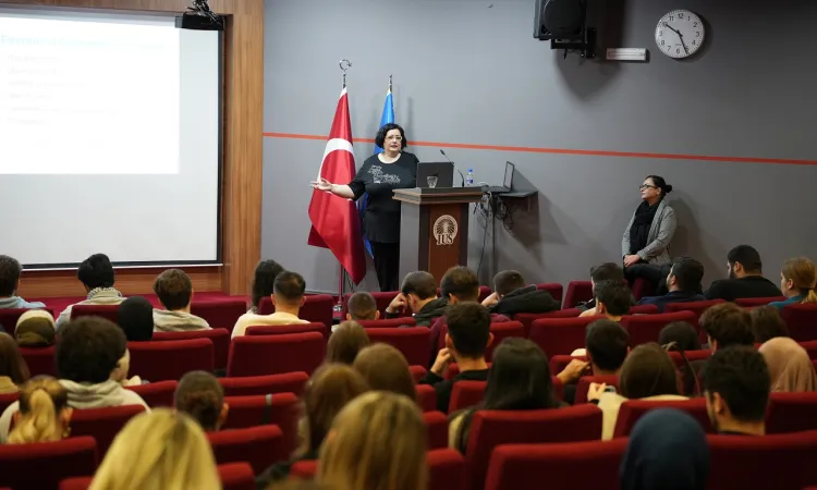 The Role of Organizational Structure and Design in Developing Effective Management Leadership: Insights from a Practitioner’s Perspective